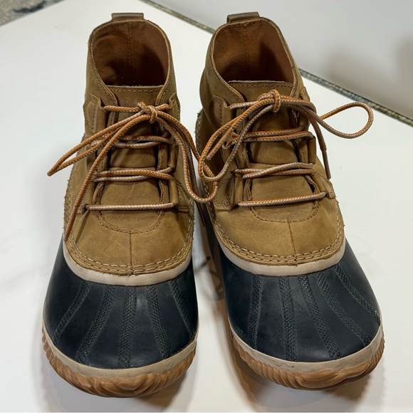 Sorel Women's Tan and Black Boots Size 9.5 - Picture 1 of 14